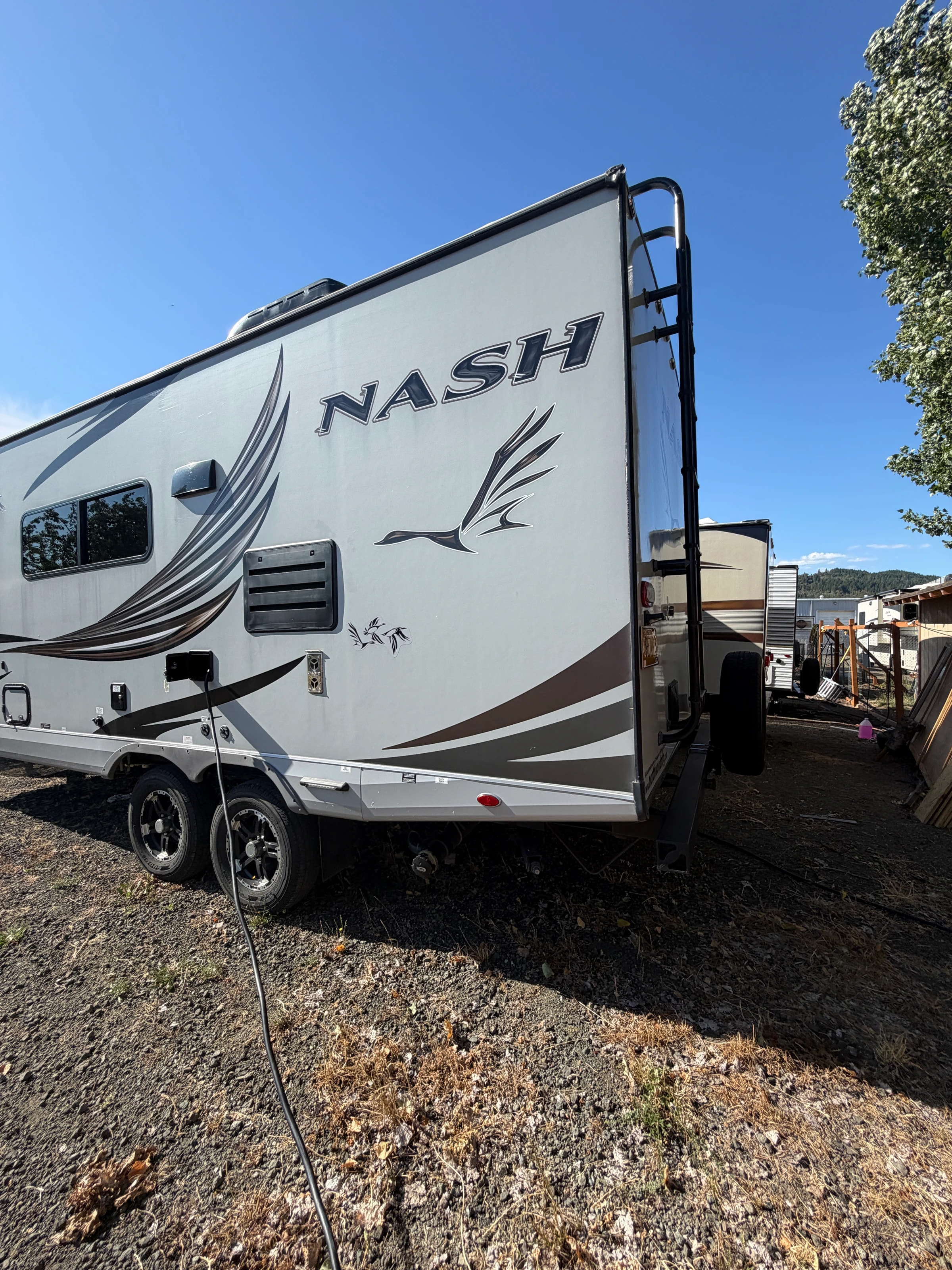 Front cap exterior with roof rack and NASH graphics