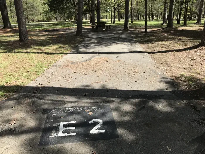 E02