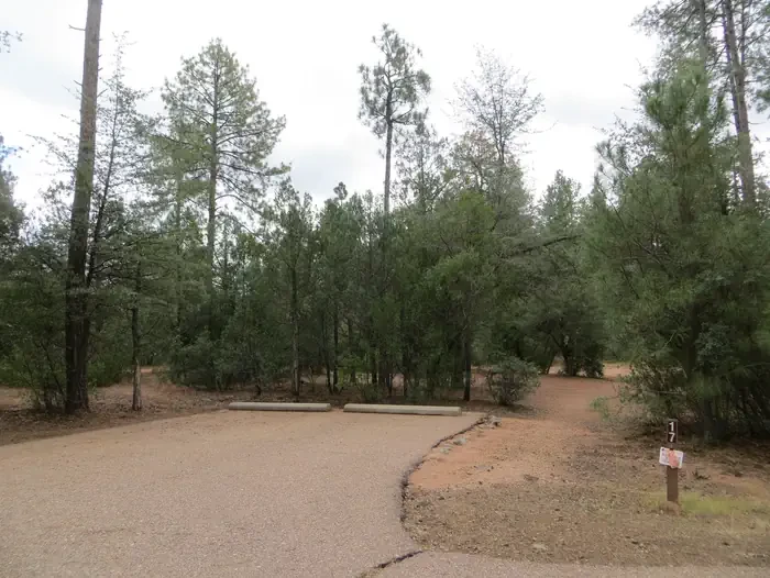 047
