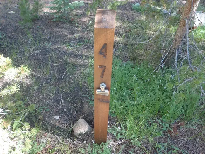 047