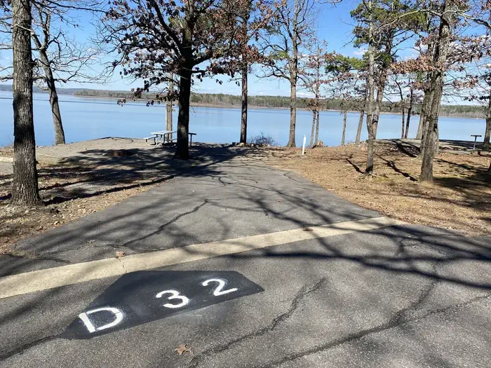 D32