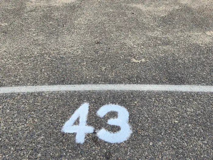 043