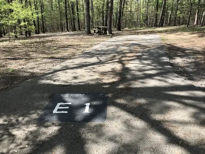 E01