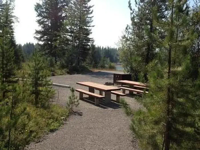 Riverside Campground (mt)