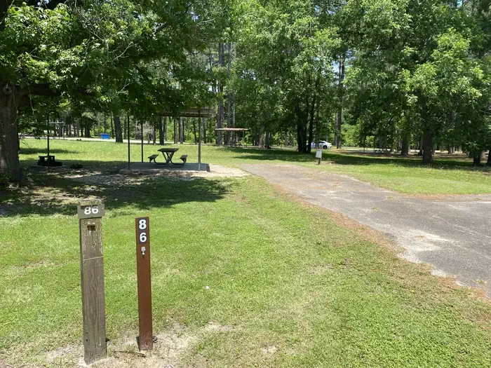 086