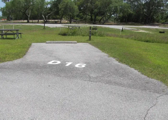 D016