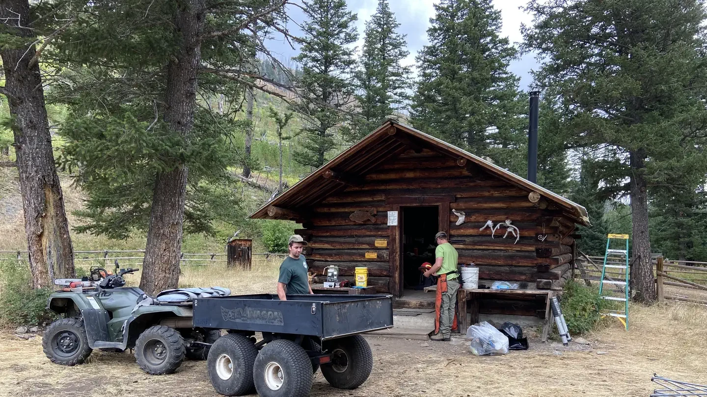 Deer Creek Cabin (mt)