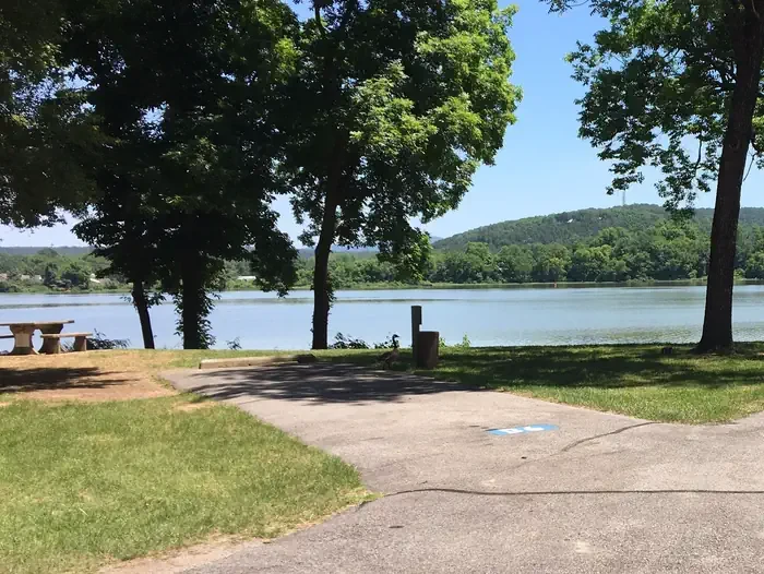 B06