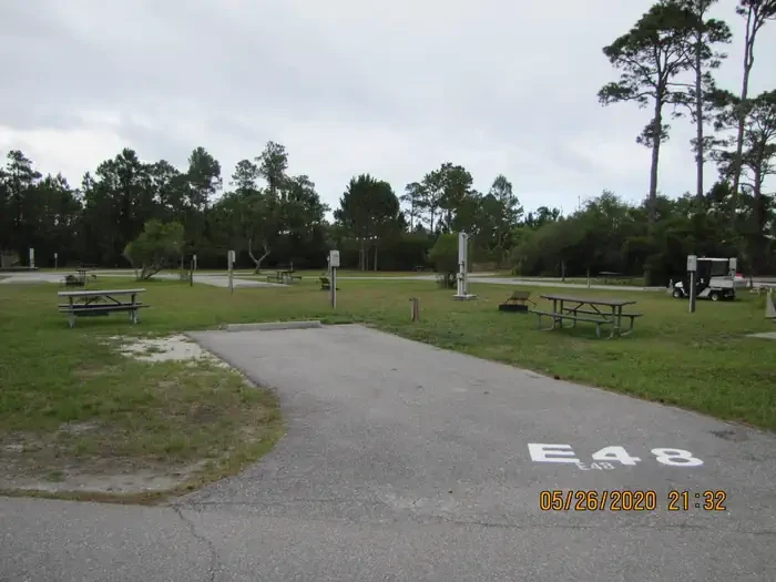 E048