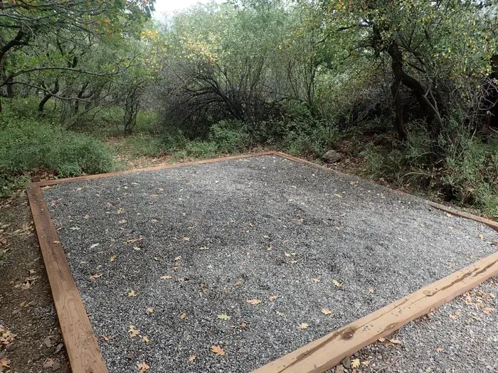 B002