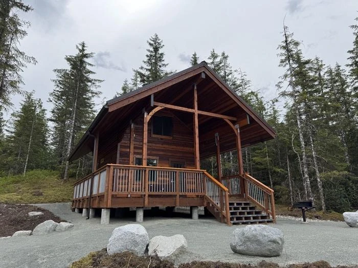 Sítʼ Yá Hítʼ Cabin