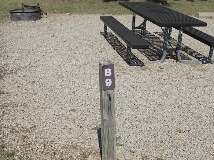 B09