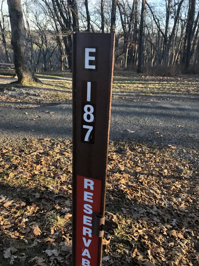 E187