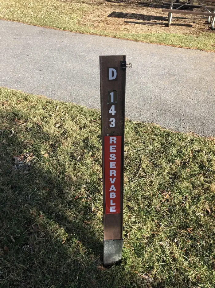 D143