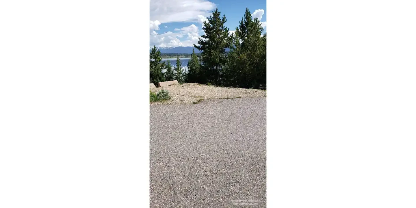 B064
