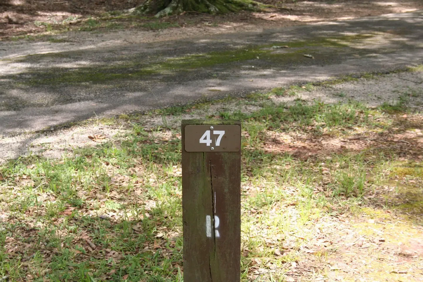047