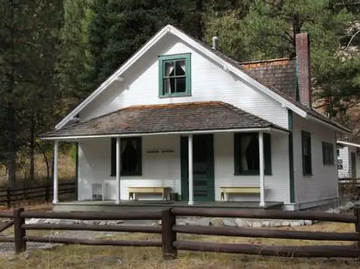 Warm Springs Guard Station
