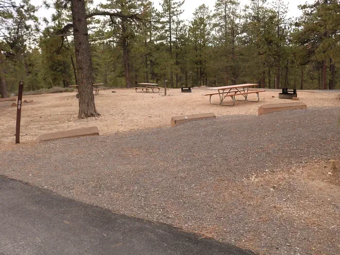 086