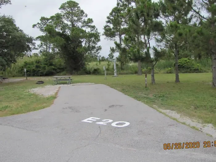 E020