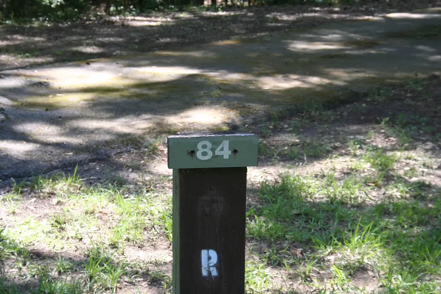 084
