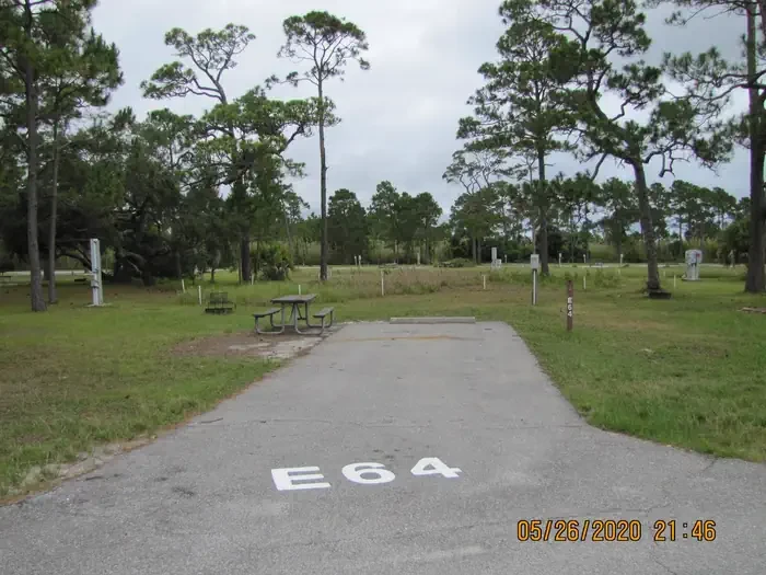 E064