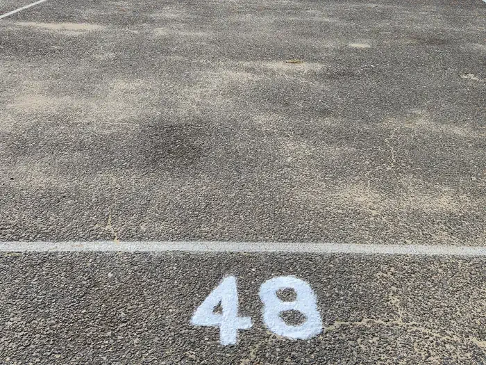 048