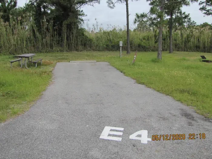 E004