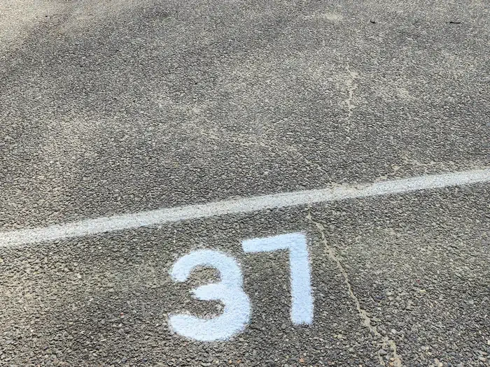 037