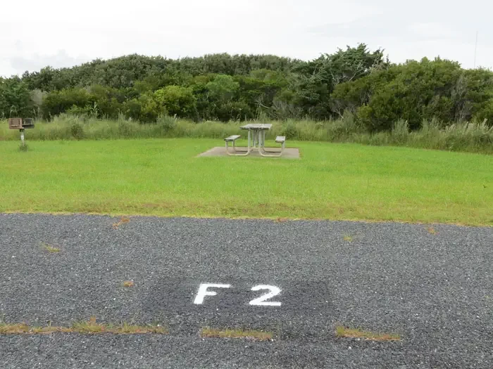 F002