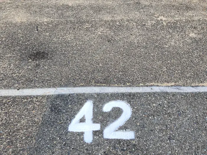042