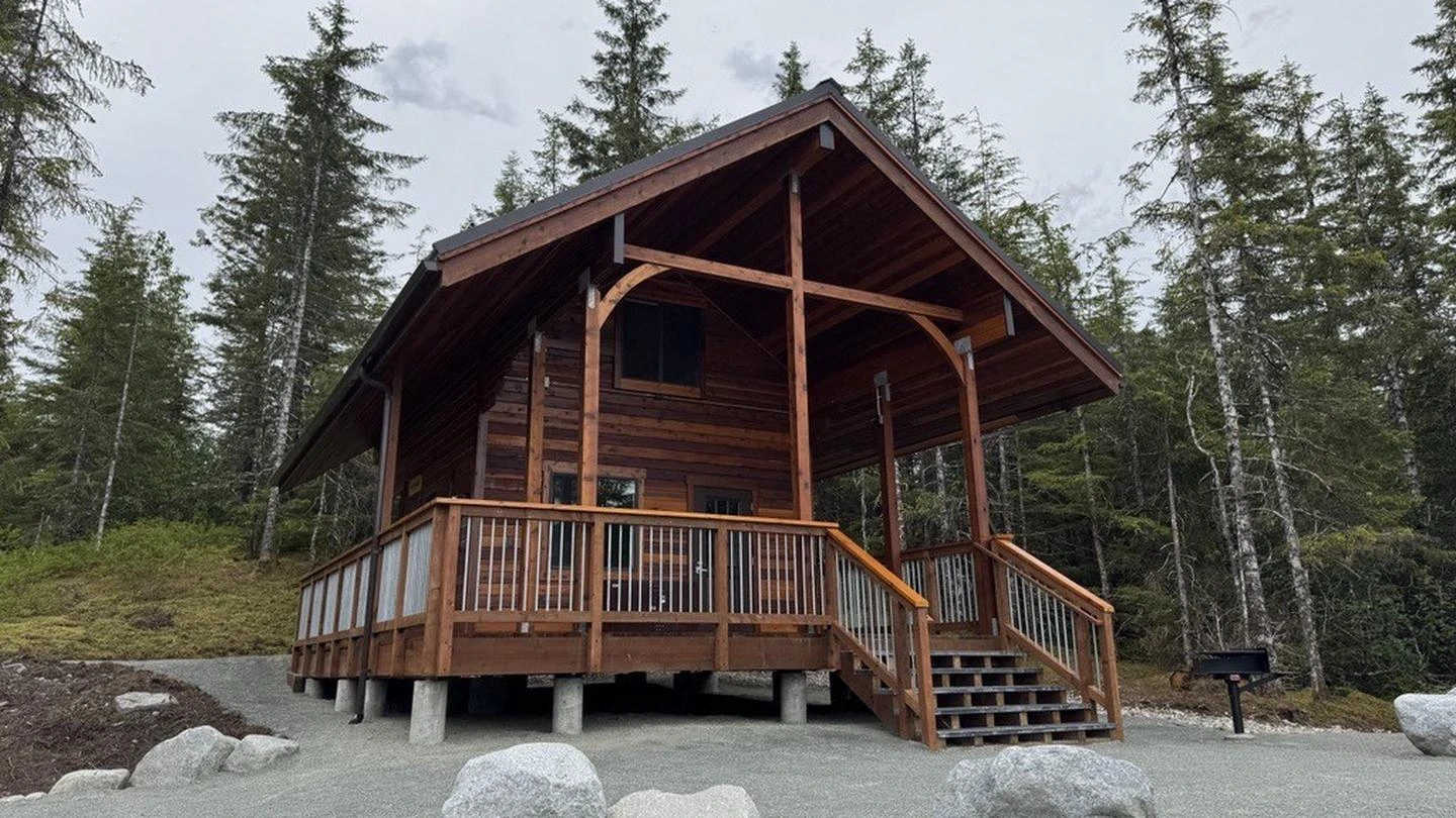 Sítʼ Yá Hítʼ Cabin