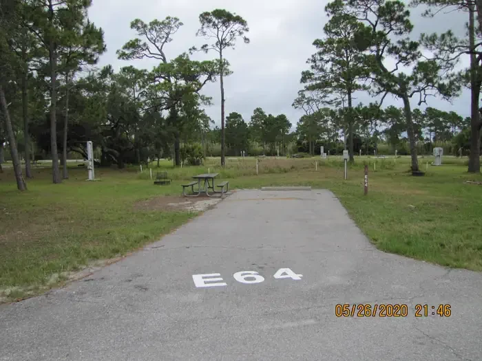 E064