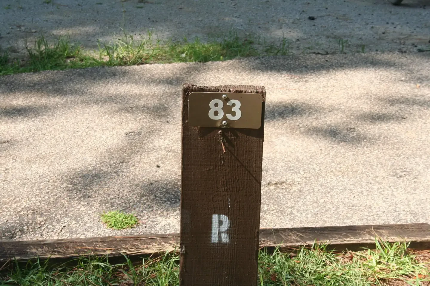 083