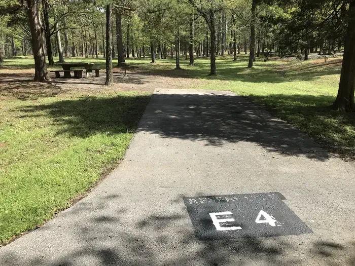E04