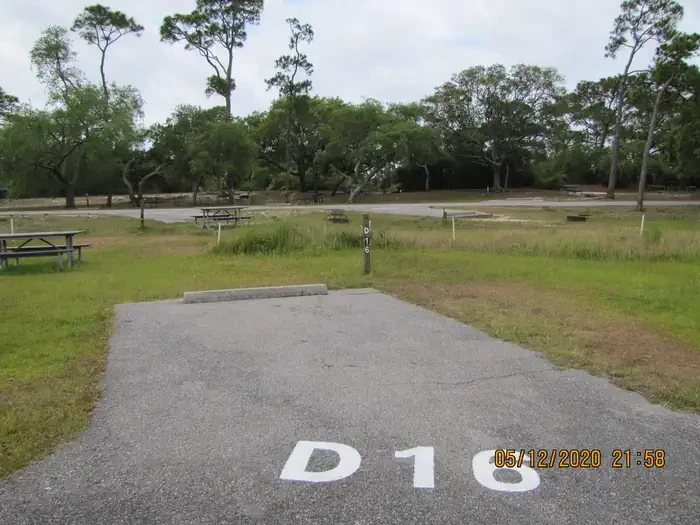 D016