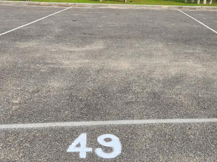 049