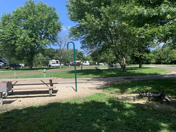 096
