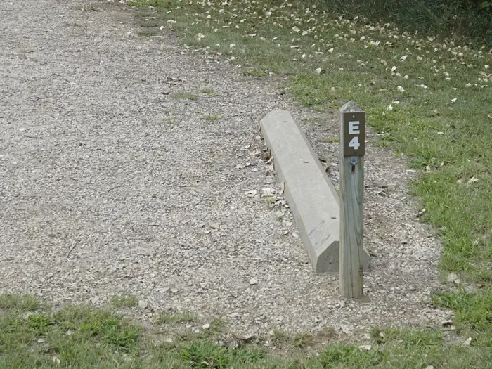 E04