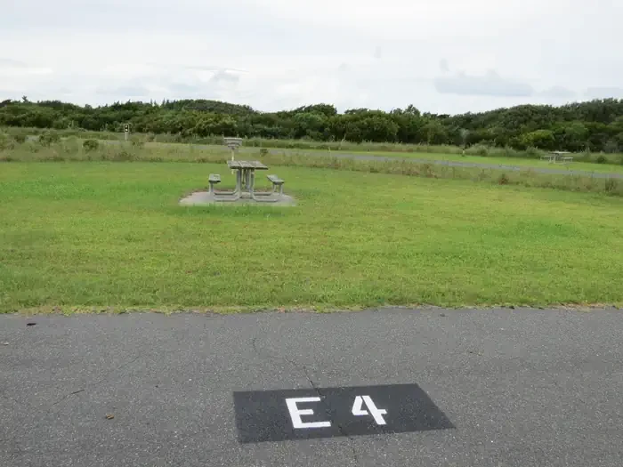 E004