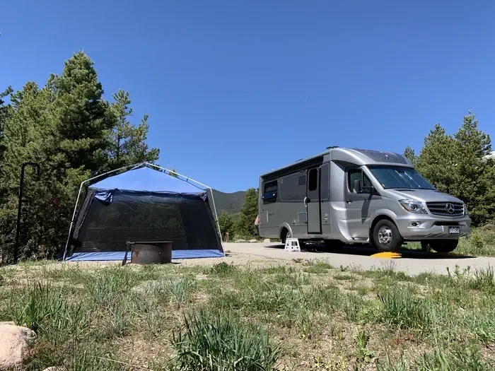 C28