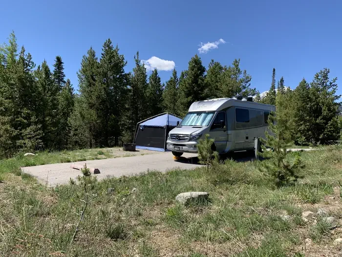 C28