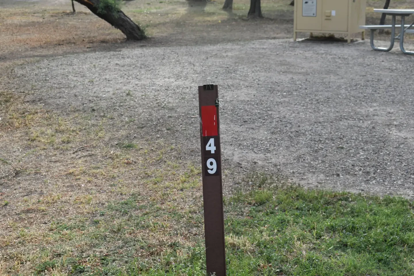 049