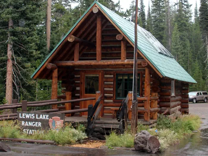 Lewis Lake Campground