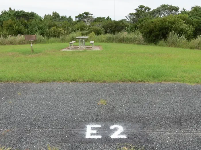 E002