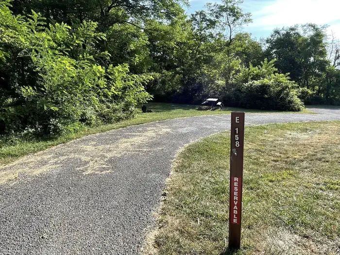 E158
