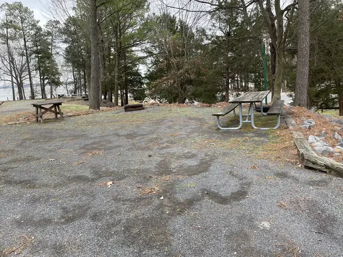086