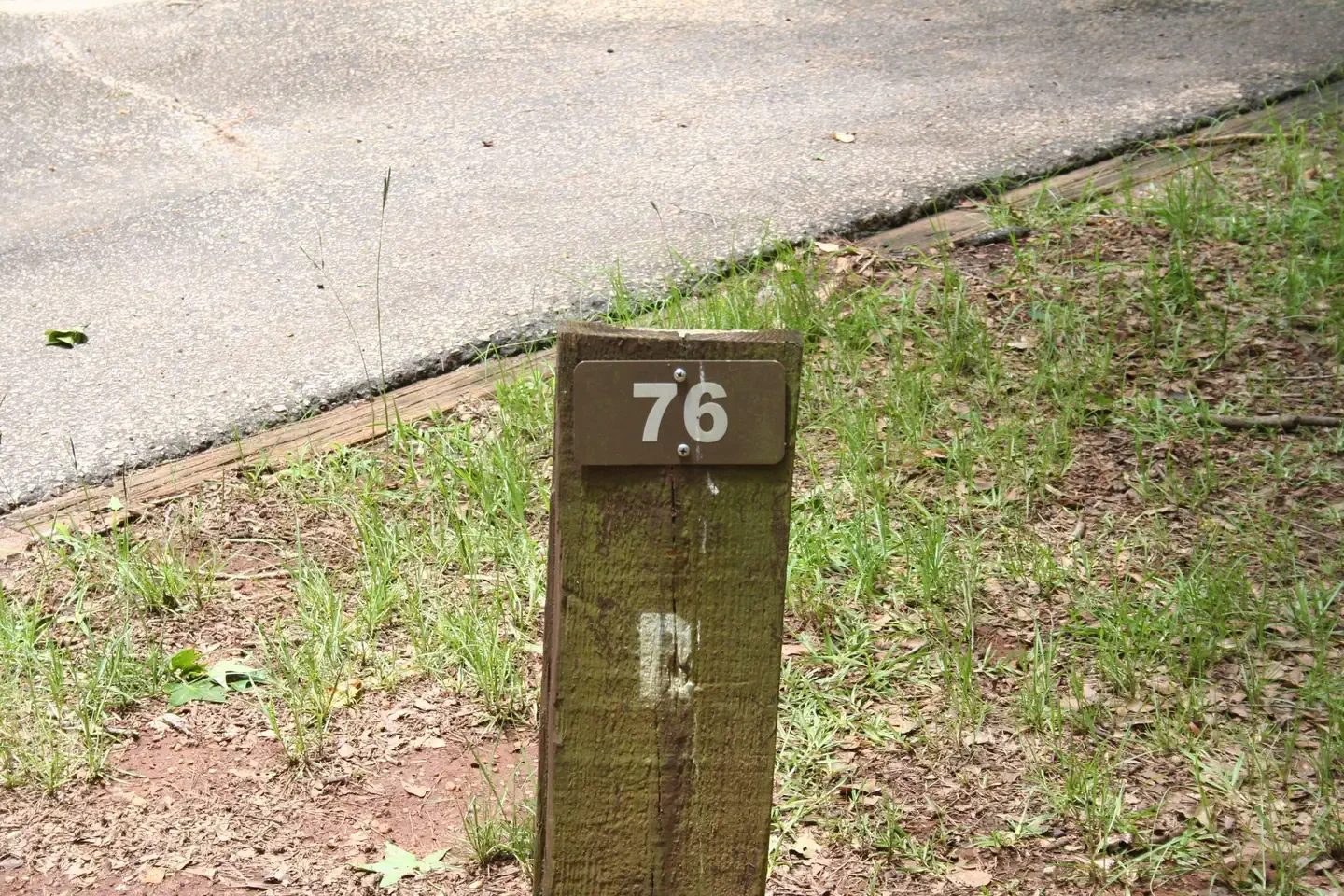 076