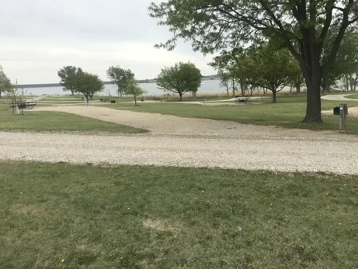 083